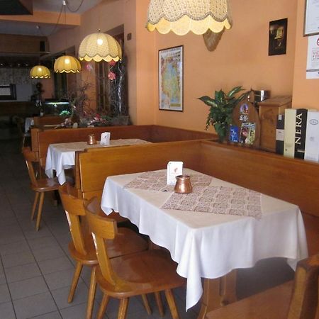Albergo Leon Bianco Moggio Udinese Kültér fotó