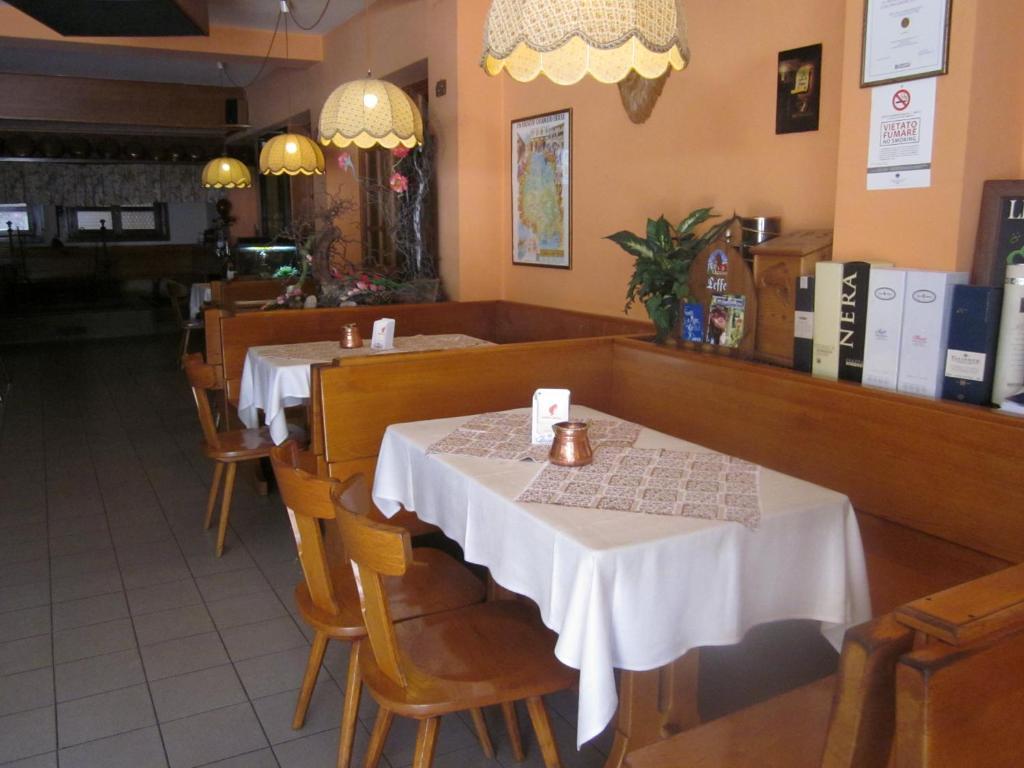 Albergo Leon Bianco Moggio Udinese Kültér fotó